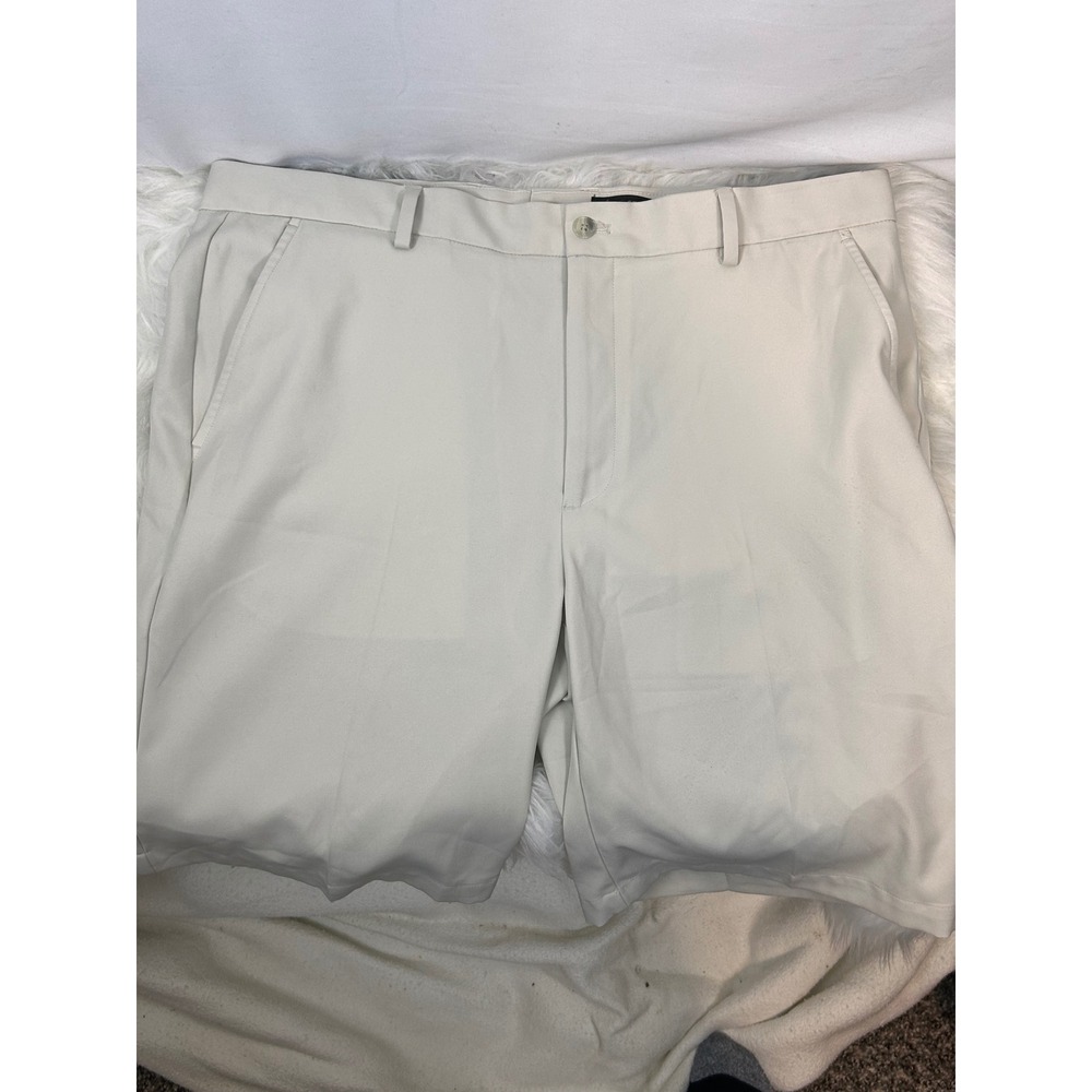 Greg Norman Shark Mens Golf Shorts Beige Khaki Performance Flat Front Size 40